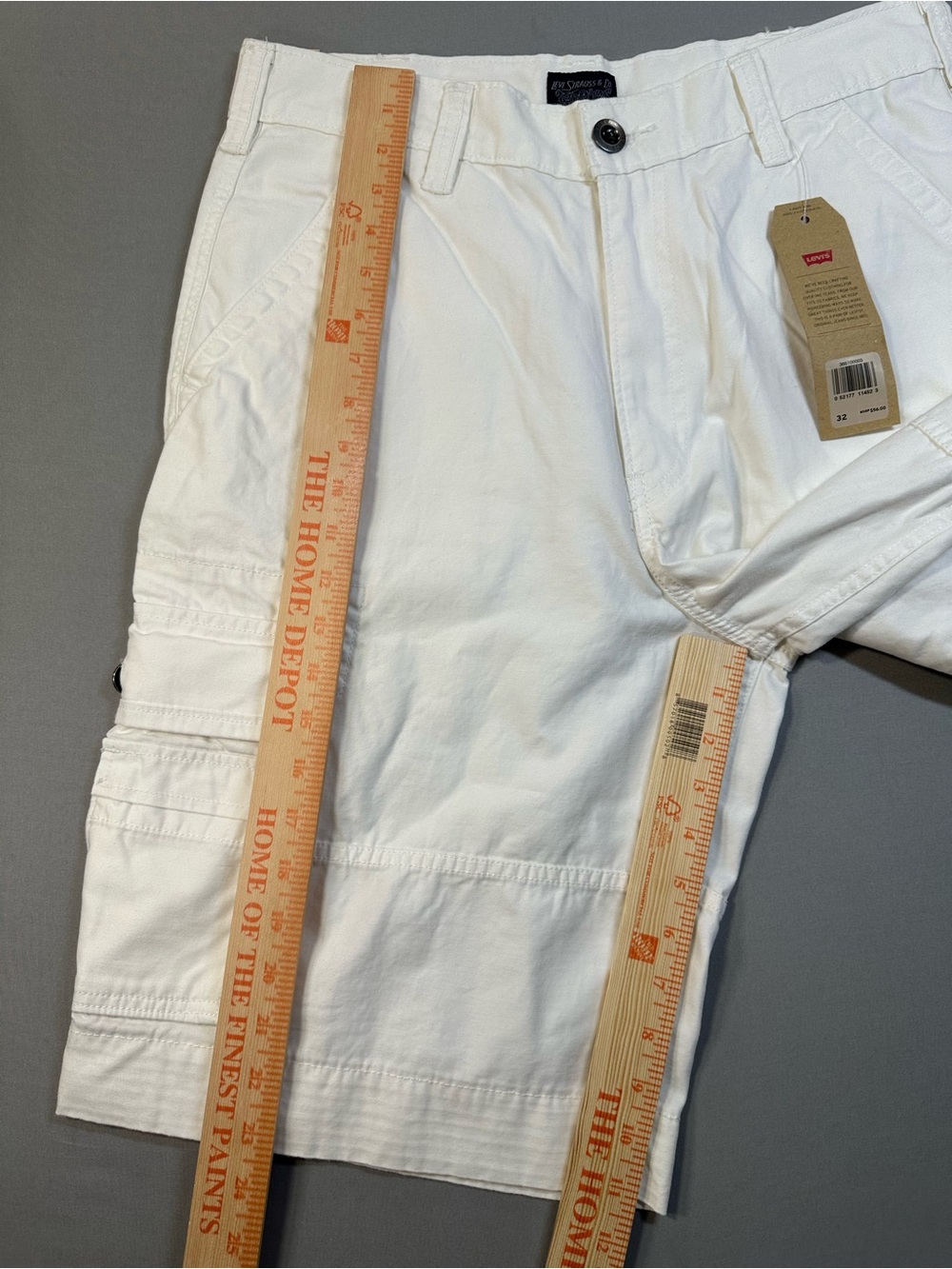 NWT Levi's Squad Cargo Shorts, White - Mens 32 - Picture 14 of 15